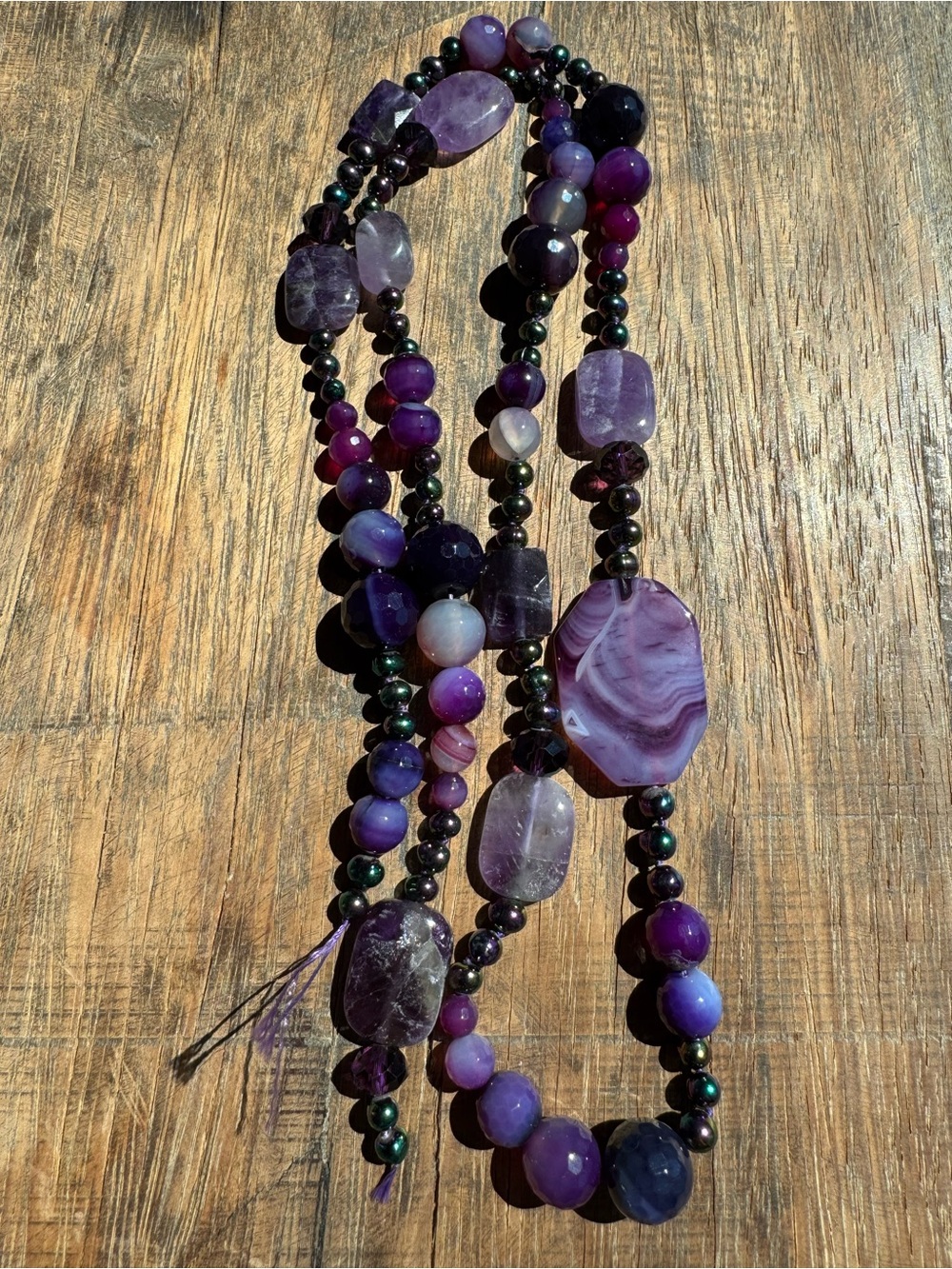 Purple agate and beads for jewelry making.
